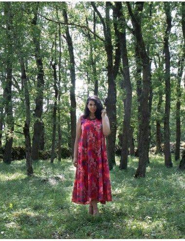 robe-longue-large-noeud-rouge-exterieur