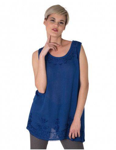 Camiseta-mujer-sin-mangas-con-bordado-azul