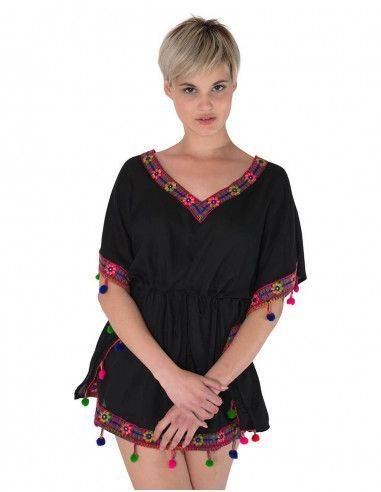 Bluse-Poncho-Strand-bestickte-Details-und-ethnische-Pompons-blau