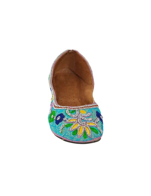 Bailarina de mujer celeste con bordados hippie