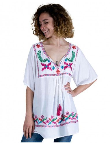 Blouse-blanche-avec-broderie-couleurs-col tunisien-boho